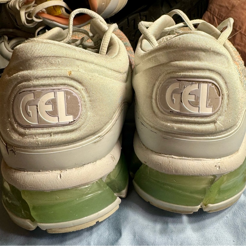 Shoes - Picture 3 of 4